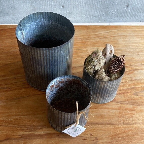 3x Rustic Metal Planters - Picture 2 of 12